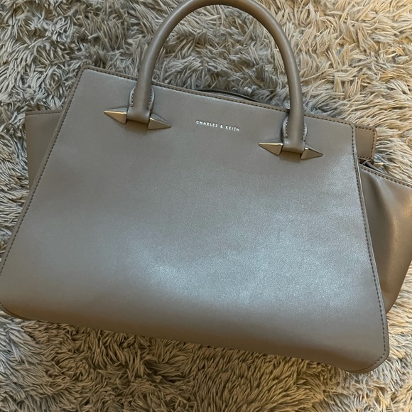 Charles and Keith Hand Bag - Picture 6 of 9